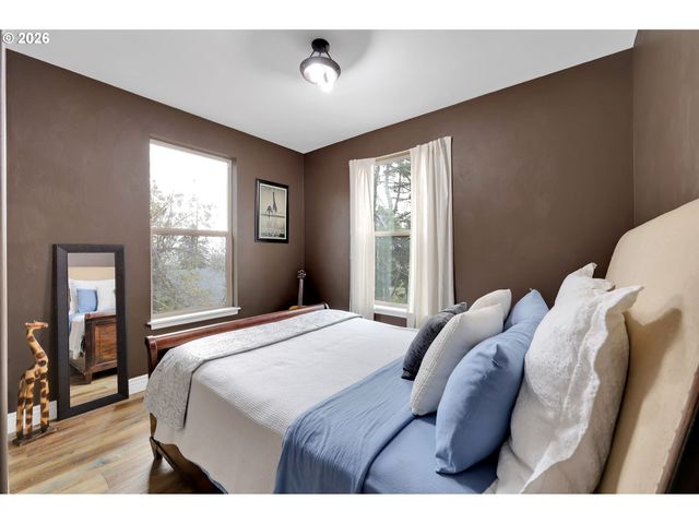 1930 HAWKINS Ln, Eugene, OR 97405