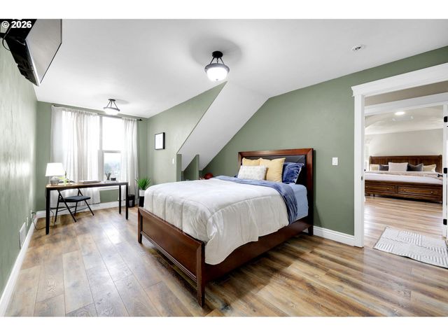 1930 HAWKINS Ln, Eugene, OR 97405