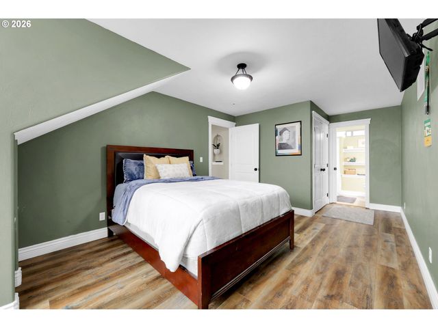 1930 HAWKINS Ln, Eugene, OR 97405