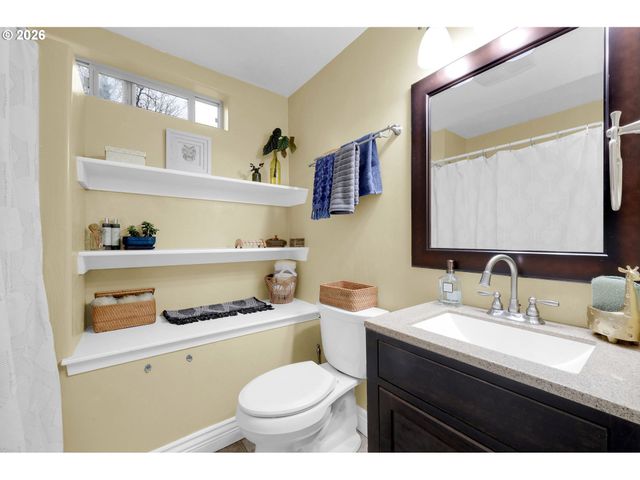 1930 HAWKINS Ln, Eugene, OR 97405