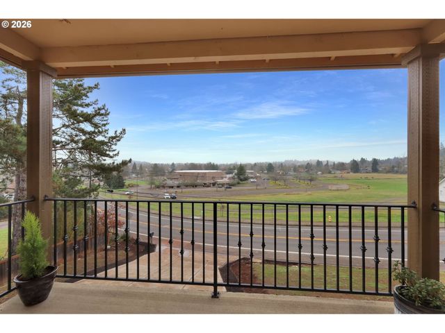 1930 HAWKINS Ln, Eugene, OR 97405