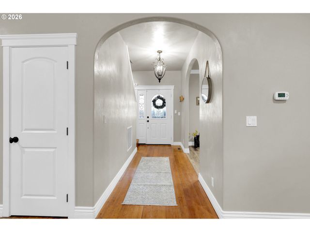 1930 HAWKINS Ln, Eugene, OR 97405