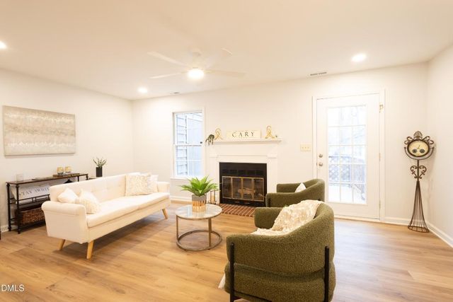 136 Lake Hollow Circle, Cary, NC 27513