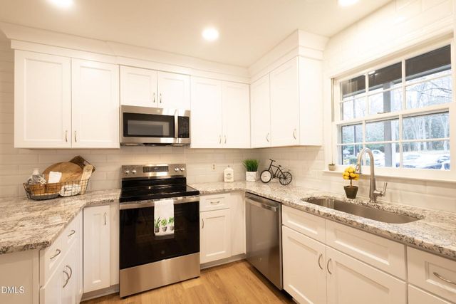 136 Lake Hollow Circle, Cary, NC 27513