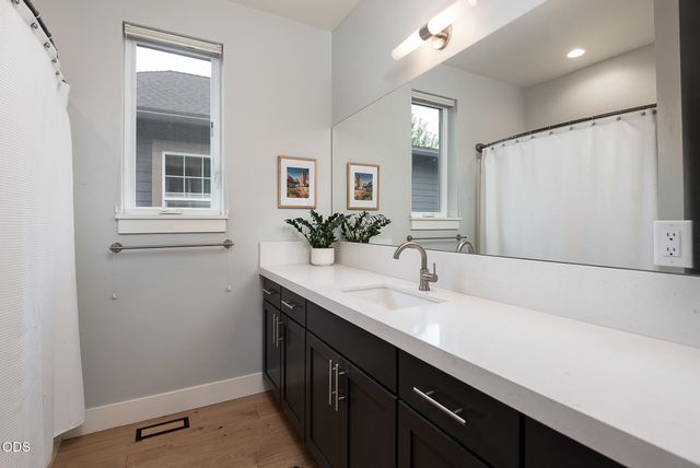 20671 SE Cougar Peak Drive, Bend, OR 97702