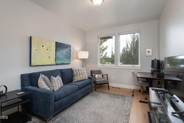 20671 SE Cougar Peak Drive, Bend, OR 97702