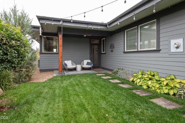 20671 SE Cougar Peak Drive, Bend, OR 97702