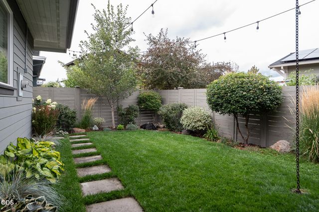 20671 SE Cougar Peak Drive, Bend, OR 97702