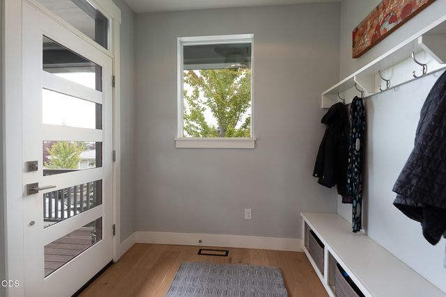 20671 SE Cougar Peak Drive, Bend, OR 97702