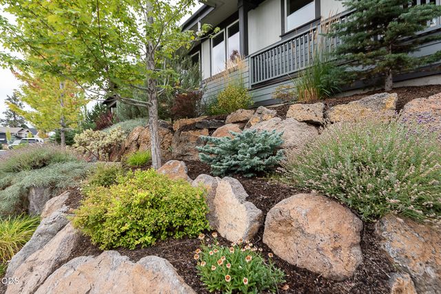 20671 SE Cougar Peak Drive, Bend, OR 97702