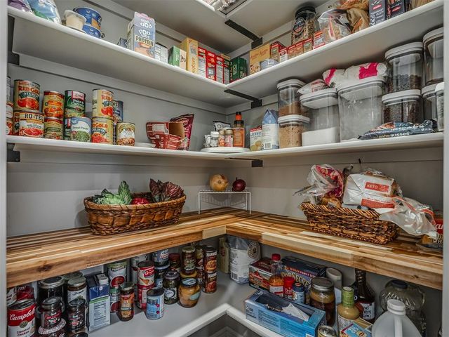 3017 Hollow Crest Lane, Norman, OK 73071