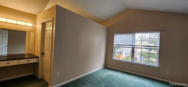 322 Lake Meadow Drive, Waterford, MI 48327