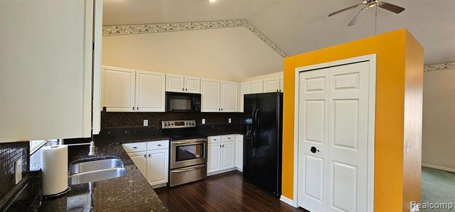 322 Lake Meadow Drive, Waterford, MI 48327