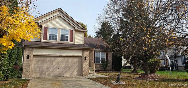 322 Lake Meadow Drive, Waterford, MI 48327