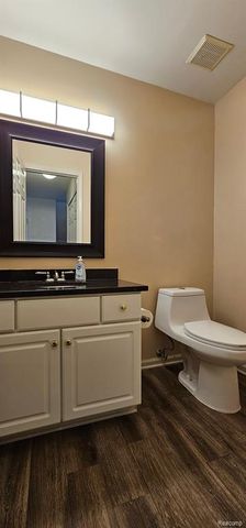 322 Lake Meadow Drive, Waterford, MI 48327