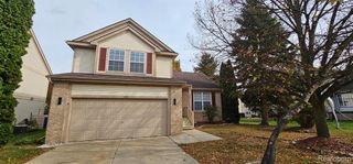 322 Lake Meadow Drive, Waterford, MI 48327