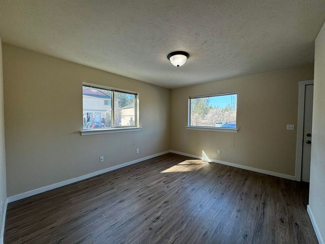 915 W Pirate Ln, Spokane, WA 99218