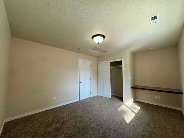 915 W Pirate Ln, Spokane, WA 99218