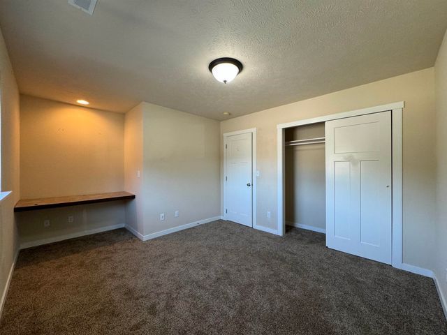 915 W Pirate Ln, Spokane, WA 99218