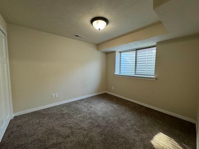 915 W Pirate Ln, Spokane, WA 99218