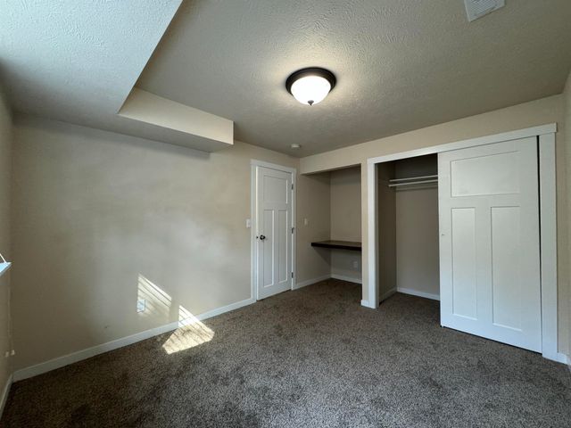 915 W Pirate Ln, Spokane, WA 99218