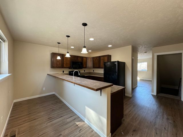 915 W Pirate Ln, Spokane, WA 99218