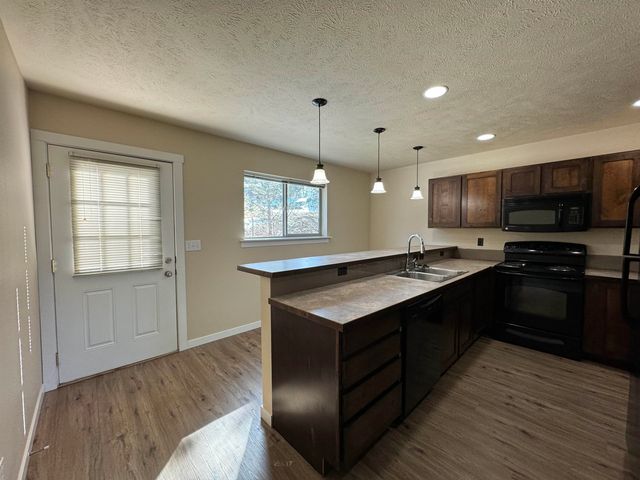 915 W Pirate Ln, Spokane, WA 99218