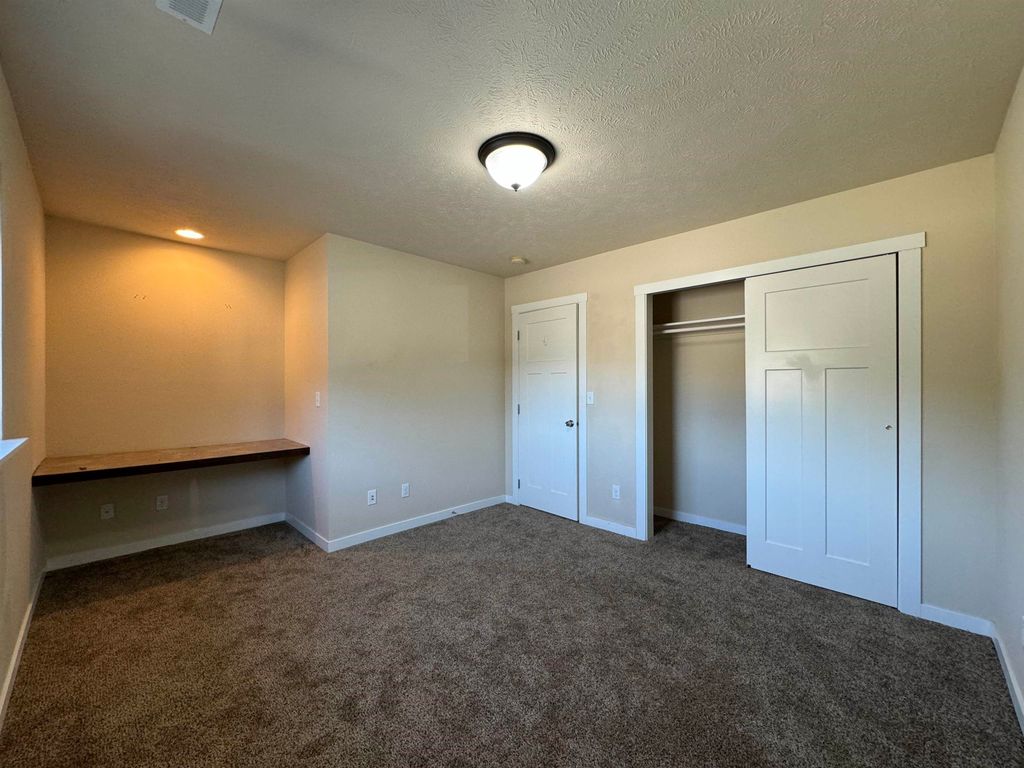 915 W Pirate Ln, Spokane, WA 99218 photo 16