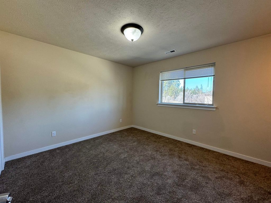 915 W Pirate Ln, Spokane, WA 99218 photo 17