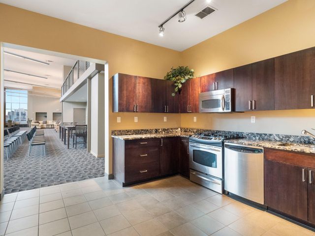 215 10th Avenue S 112, Minneapolis, MN 55415