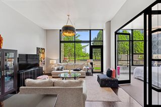 215 10th Avenue S 112, Minneapolis, MN 55415