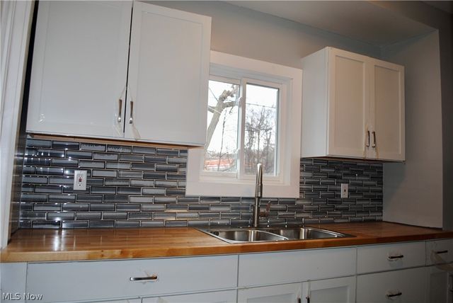 15208 Elderwood Avenue, Cleveland, OH 44112