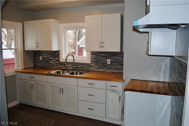 15208 Elderwood Avenue, Cleveland, OH 44112