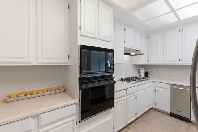 1040 Continentals Way 14, Belmont, CA 94002