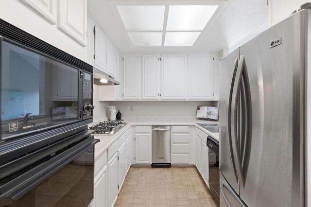 1040 Continentals Way 14, Belmont, CA 94002