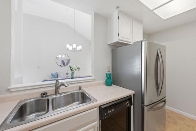 1040 Continentals Way 14, Belmont, CA 94002