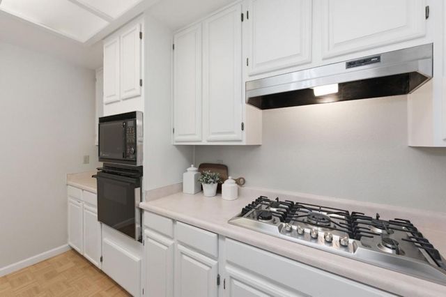 1040 Continentals Way 14, Belmont, CA 94002