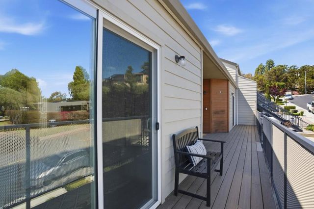 1040 Continentals Way 14, Belmont, CA 94002