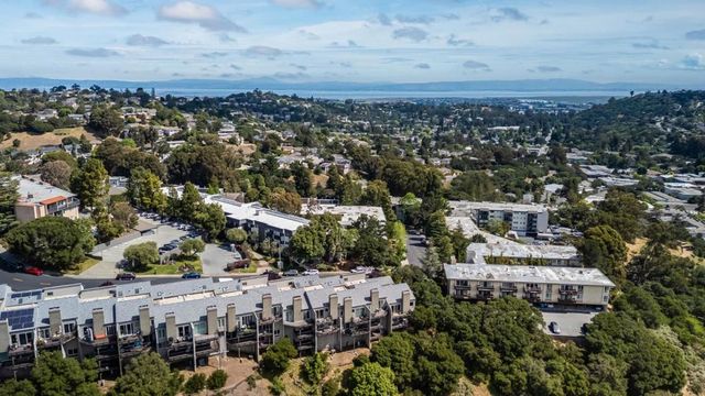 1040 Continentals Way 14, Belmont, CA 94002