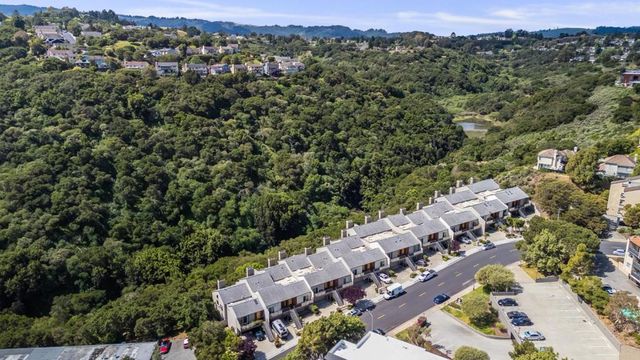 1040 Continentals Way 14, Belmont, CA 94002