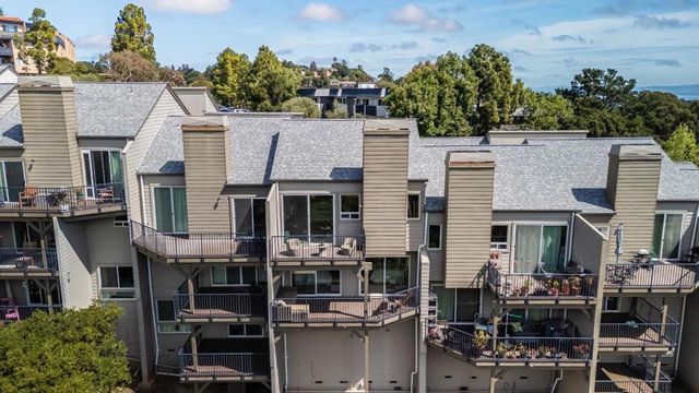 1040 Continentals Way 14, Belmont, CA 94002