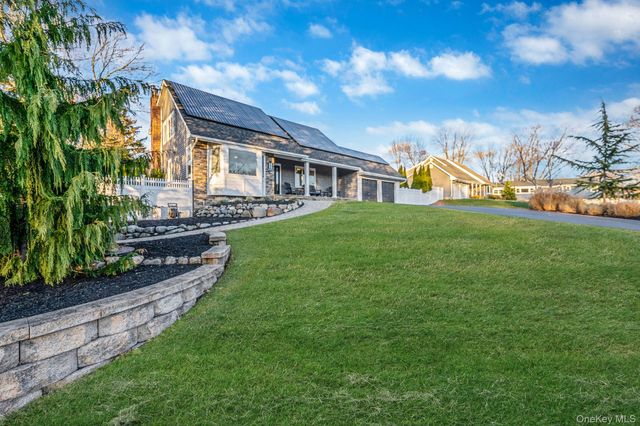 11 Chivalry Lane, Nesconset, NY 11767