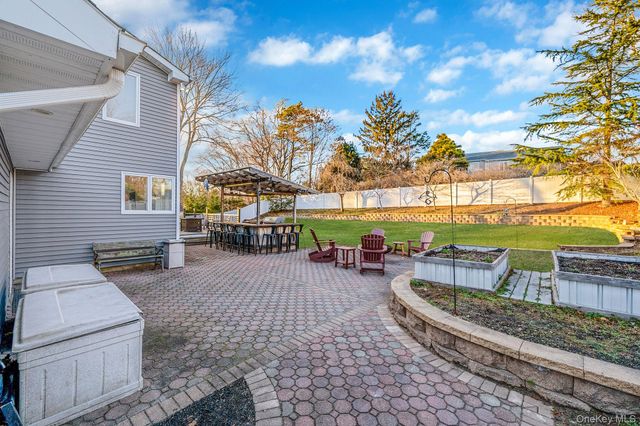 11 Chivalry Lane, Nesconset, NY 11767