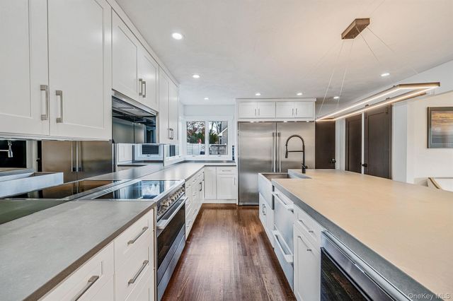 11 Chivalry Lane, Nesconset, NY 11767