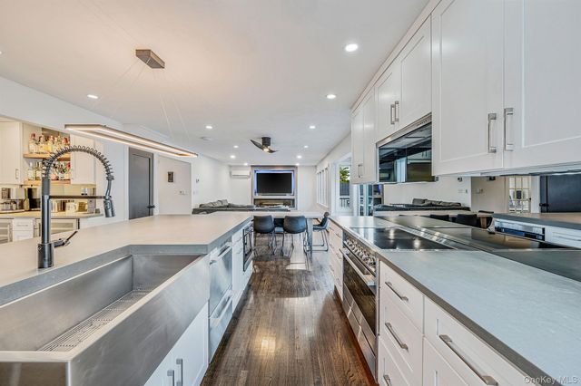 11 Chivalry Lane, Nesconset, NY 11767