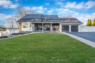 11 Chivalry Lane, Nesconset, NY 11767