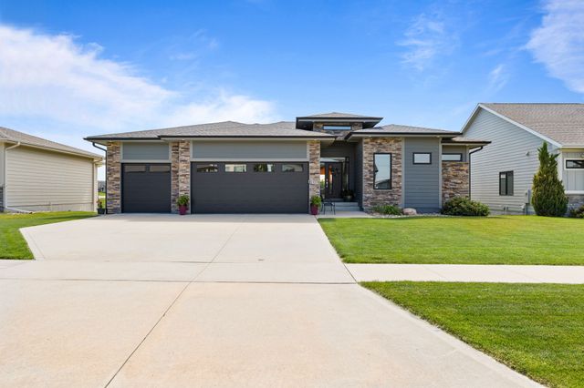 1919 Serenity Circle, Norwalk, IA 50211