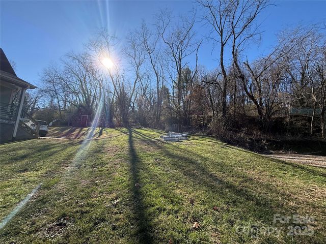 2600 Old Clyde Road, Clyde, NC 28721