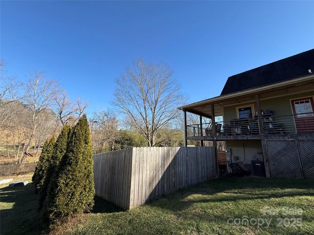 2600 Old Clyde Road, Clyde, NC 28721