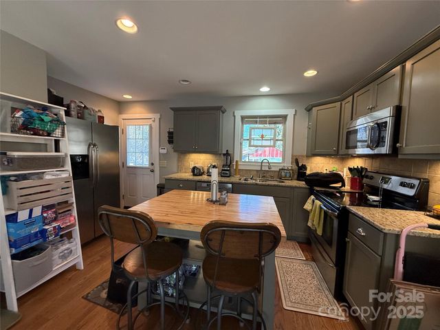 2600 Old Clyde Road, Clyde, NC 28721